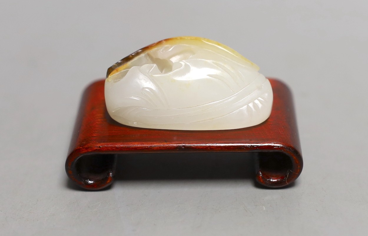 A Chinese white and russet jade pendant, 4.5cm